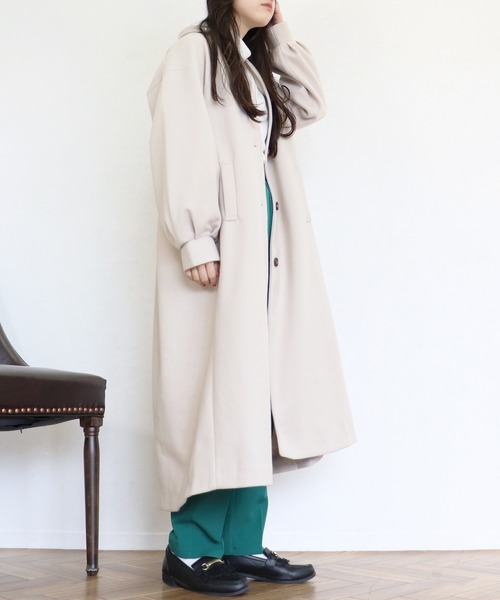 Monocoro toppi(モノコロトッピ)の「バックデザイン タック バルーンスリーブ ロング コート(ステンカラーコート・レディース・モカ/ブラック/ブルー系その他/アイボリー・M/L)」の9枚目の写真