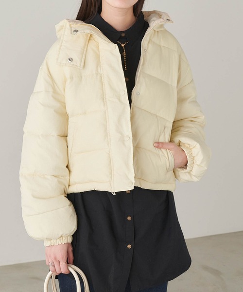 Chaco closet（チャコ クローゼット）の「中綿 オーバーサイズ ショートパファーブルゾン（ダウンジャケット/コート・レディース・ベージュ/キナリ・FREE）」の3枚目の写真