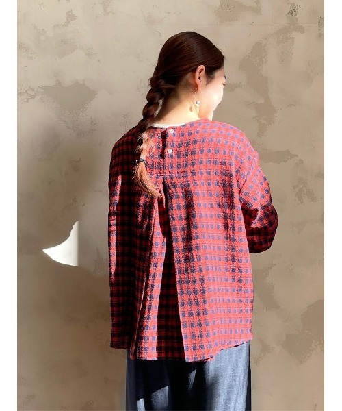 BEARDSLEY（ビアズリー）の「襟元の刺繍がアクセサリーのようにポイントになる ハンドロック刺繍ブラウス（シャツ/ブラウス・レディース・レッド/ブラック・FREE）」の5枚目の写真