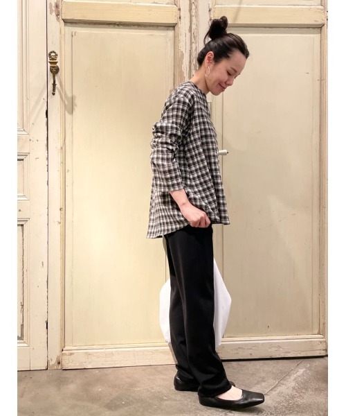 BEARDSLEY（ビアズリー）の「襟元の刺繍がアクセサリーのようにポイントになる ハンドロック刺繍ブラウス（シャツ/ブラウス・レディース・レッド/ブラック・FREE）」の18枚目の写真