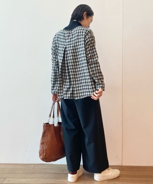 BEARDSLEY（ビアズリー）の「襟元の刺繍がアクセサリーのようにポイントになる ハンドロック刺繍ブラウス（シャツ/ブラウス・レディース・レッド/ブラック・FREE）」の14枚目の写真