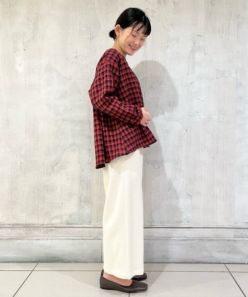 BEARDSLEY（ビアズリー）の「襟元の刺繍がアクセサリーのようにポイントになる ハンドロック刺繍ブラウス（シャツ/ブラウス・レディース・レッド/ブラック・FREE）」の11枚目の写真