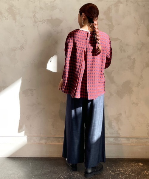 BEARDSLEY（ビアズリー）の「襟元の刺繍がアクセサリーのようにポイントになる ハンドロック刺繍ブラウス（シャツ/ブラウス・レディース・レッド/ブラック・FREE）」の21枚目の写真