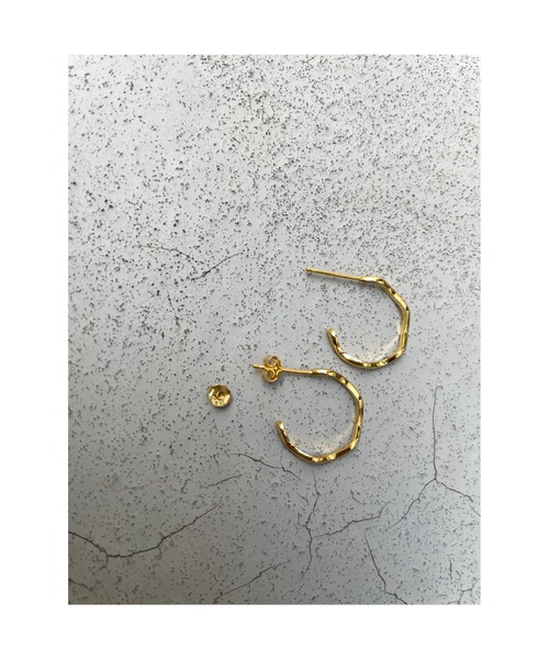 ulu（ウル）の「waving small hoop pierce【Silver925】（ピアス（両耳用）・レディース・ゴールド・FREE）」の3枚目の写真