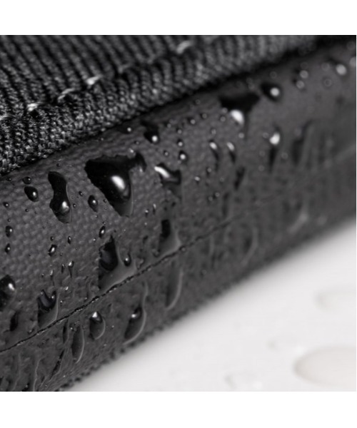 incase(インケース)の「INMB100690-BLK Incase Facet Sleeve for 13-inch Laptop in Recycled Twill -BLACK(ビジネスバッグ・メンズ・ブラック・ONE SIZE)」の9枚目の写真
