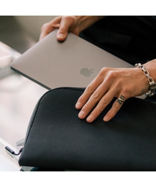 incase(インケース)の「INMB100690-BLK Incase Facet Sleeve for 13-inch Laptop in Recycled Twill -BLACK(ビジネスバッグ・メンズ・ブラック・ONE SIZE)」の10枚目の写真