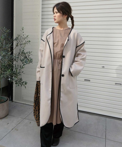 CORNERS（コーナーズ）の「フェイクレザーパイピングロングコート（ノーカラーコート・レディース・ブラウン/ベージュ・FREE）」の13枚目の写真