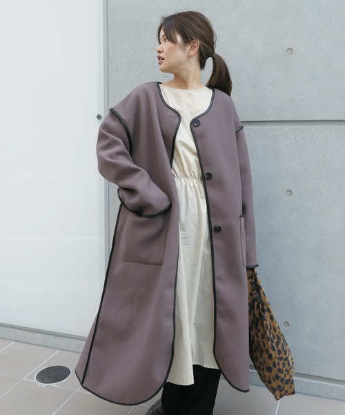 CORNERS（コーナーズ）の「フェイクレザーパイピングロングコート（ノーカラーコート・レディース・ブラウン/ベージュ・FREE）」の16枚目の写真