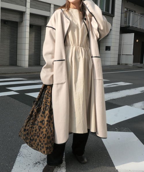 CORNERS（コーナーズ）の「フェイクレザーパイピングロングコート（ノーカラーコート・レディース・ブラウン/ベージュ・FREE）」の11枚目の写真