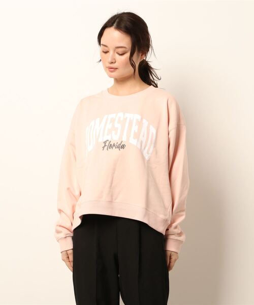 HONEYSUCKLE ROSE（ハニーサックルローズ）の「【HONEYSUCKLE ROSE】カレッジショートクルースウェット（スウェット・レディース・オフホワイト/ダークグレー/ピンク・M/L）」の8枚目の写真