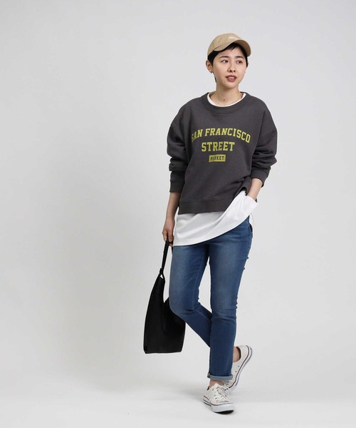 HONEYSUCKLE ROSE（ハニーサックルローズ）の「【HONEYSUCKLE ROSE】カレッジショートクルースウェット（スウェット・レディース・オフホワイト/ダークグレー/ピンク・M/L）」の19枚目の写真