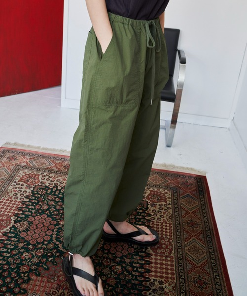 Auntie Rosa Holiday(アンティローザホリデー)の「ナイロンドロストベイカーパンツ(その他パンツ・レディース・カーキ/オレンジ/アイボリー・SMALL/MEDIUM)」の9枚目の写真