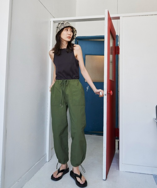 Auntie Rosa Holiday(アンティローザホリデー)の「ナイロンドロストベイカーパンツ(その他パンツ・レディース・カーキ/オレンジ/アイボリー・SMALL/MEDIUM)」の14枚目の写真