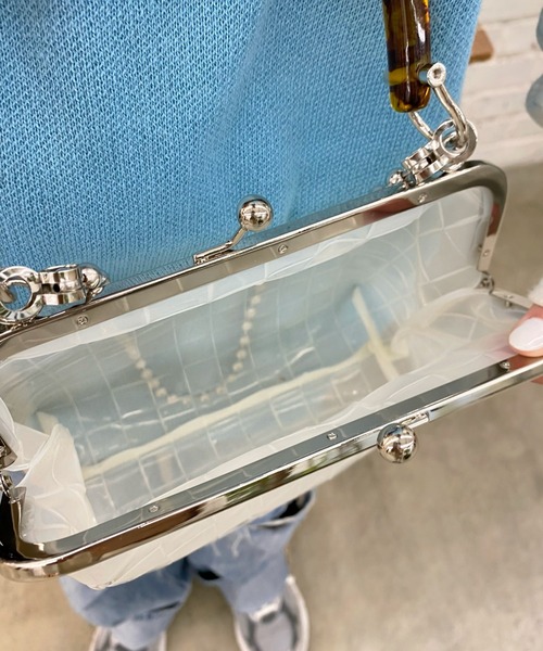 WHO'S WHO gallery（フーズフーギャラリー）の「がま口PVCバッグ（ショルダーバッグ・レディース・ブラック/ブラウン/オフホワイト・FREE）」の5枚目の写真