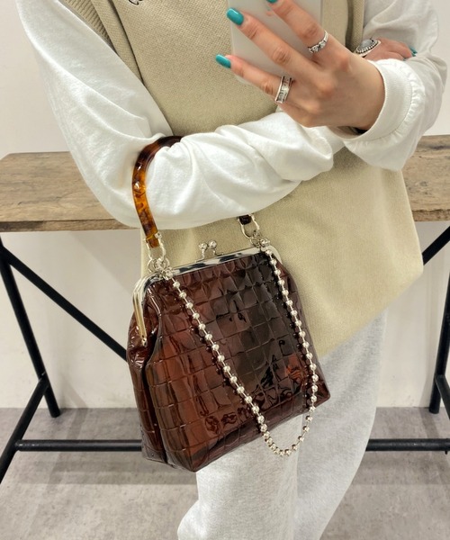 WHO'S WHO gallery（フーズフーギャラリー）の「がま口PVCバッグ（ショルダーバッグ・レディース・ブラック/ブラウン/オフホワイト・FREE）」の10枚目の写真