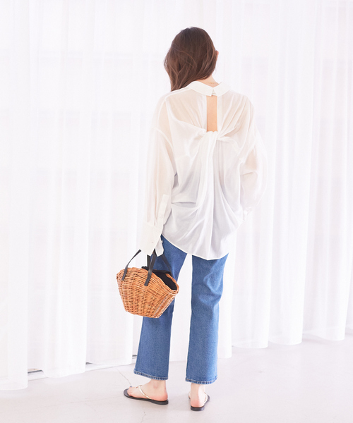 Rouge vif Anna(ルージュヴィフアンナ)の「バックツィストシアーシャツ(シャツ/ブラウス・レディース・ネイビー/オフホワイト/スモークピンク・フリー)」の7枚目の写真