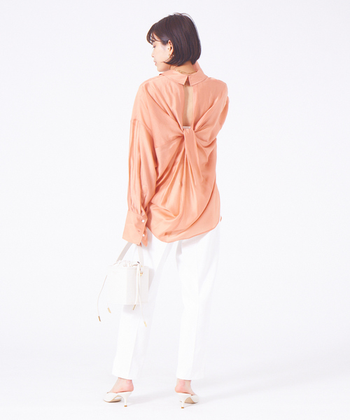 Rouge vif Anna(ルージュヴィフアンナ)の「バックツィストシアーシャツ(シャツ/ブラウス・レディース・ネイビー/オフホワイト/スモークピンク・フリー)」の10枚目の写真