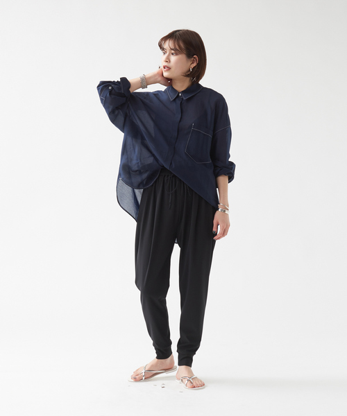 Rouge vif Anna(ルージュヴィフアンナ)の「バックツィストシアーシャツ(シャツ/ブラウス・レディース・ネイビー/オフホワイト/スモークピンク・フリー)」の12枚目の写真