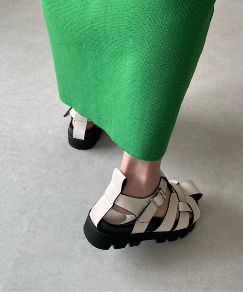 y/m by misato（イムバイミサト）の「タンクソールサンダル（サンダル・レディース・オフホワイト/ブラック・SMALL/LARGE/MEDIUM）」の2枚目の写真