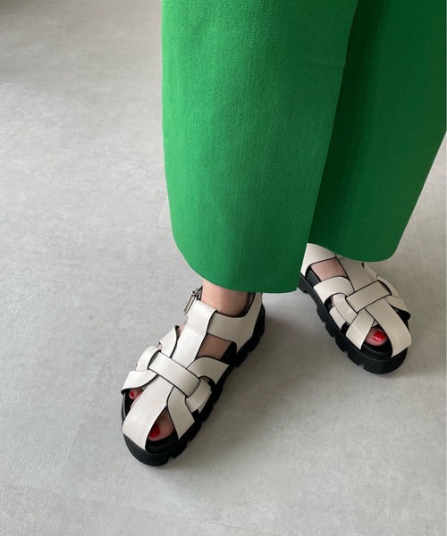 y/m by misato（イムバイミサト）の「タンクソールサンダル（サンダル・レディース・オフホワイト/ブラック・SMALL/LARGE/MEDIUM）」の14枚目の写真