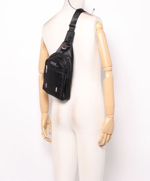 STYLEBLOCK（スタイルブロック）の「イヤホンホール付きボディバッグ（ボディバッグ/ウエストポーチ・メンズ・ブルー/グレー/ブラウン/ブラック・FREE）」の8枚目の写真
