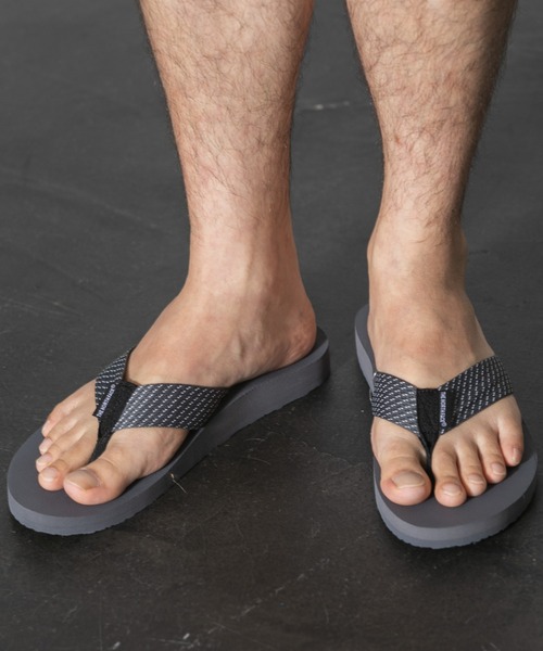 THE NORTH FACE（ザノースフェイス）の「THE NORTH FACE Fluffy Flip-Flop Repente（サンダル・メンズ・ブラック/グレー/ライトグレー・8/9/10）」の3枚目の写真