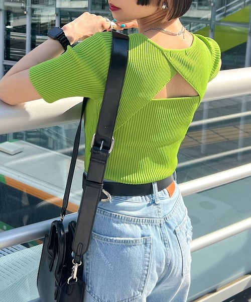 PAGEBOY（ページボーイ）の「WEB限定アイテム / バックオープン半袖ニット（ニット/セーター・レディース・ブラック/オフホワイト/オレンジ/ブルー/グリーン/グレイッシュベージュ・FREE）」の2枚目の写真