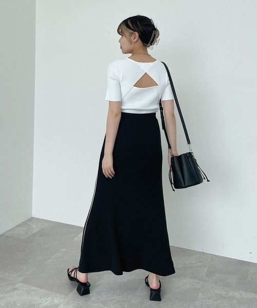 PAGEBOY（ページボーイ）の「WEB限定アイテム / バックオープン半袖ニット（ニット/セーター・レディース・ブラック/オフホワイト/オレンジ/ブルー/グリーン/グレイッシュベージュ・FREE）」の8枚目の写真