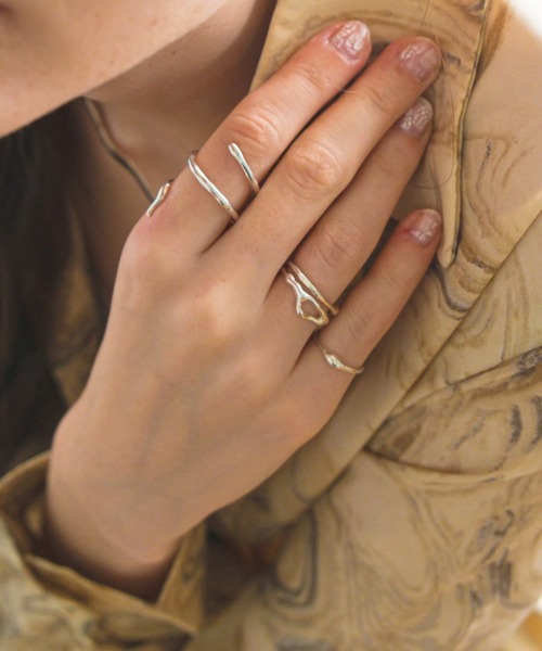 SYKIA(シキア)の「Sinuous Ring(リング・レディース・シルバー/ゴールド・#13/#9)」の5枚目の写真