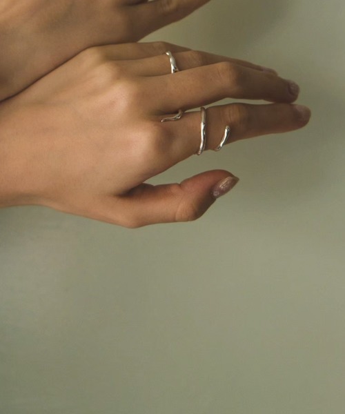 SYKIA(シキア)の「Sinuous Ring(リング・レディース・シルバー/ゴールド・#13/#9)」の8枚目の写真