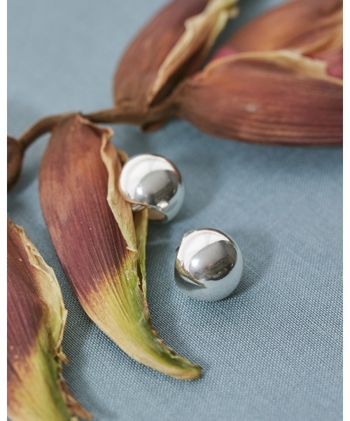 TODAYFUL(トゥデイフル)の「ボールイヤリング(Silver925)(イヤリング・レディース・シルバー/ゴールド・FREE)」の3枚目の写真