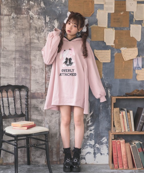 ROJITA（ロジータ）の「ROJITA×フォーティーンコラボ　地雷ラビットBIGトレーナー（スウェット・レディース・ブラック/ピンク/ホワイト・FREE）」の4枚目の写真