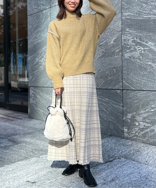 Chez toi(シェトワ)の「ステッチ×ライン編地切替プルオーバー(ニット/セーター・レディース・アイボリー/チャコールグレー/グリーン/ブルー/オフホワイト・FREE)」の9枚目の写真