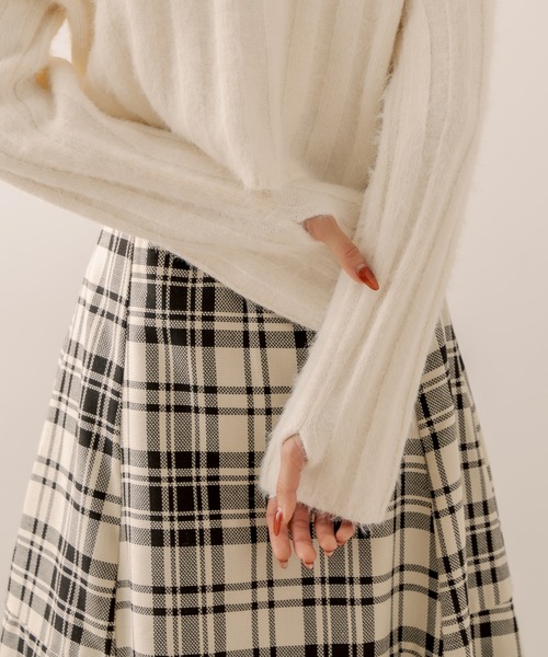 OLIVE des OLIVE（オリーブデオリーブ）の「パール釦フワかわニット（カーディガン/ボレロ・レディース・ブラック/ベージュ/ラベンダー/オフホワイト・FREE）」の7枚目の写真