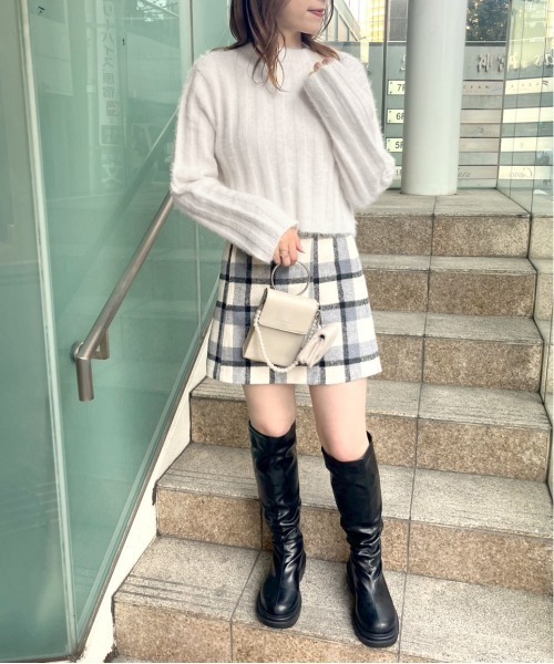 OLIVE des OLIVE（オリーブデオリーブ）の「パール釦フワかわニット（カーディガン/ボレロ・レディース・ブラック/ベージュ/ラベンダー/オフホワイト・FREE）」の8枚目の写真