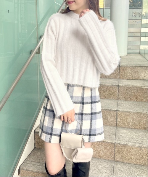 OLIVE des OLIVE（オリーブデオリーブ）の「パール釦フワかわニット（カーディガン/ボレロ・レディース・ブラック/ベージュ/ラベンダー/オフホワイト・FREE）」の9枚目の写真