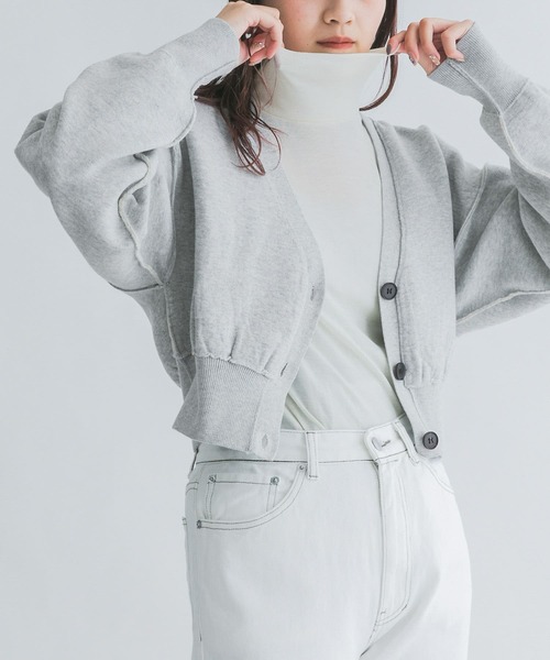 KBF（ケイビーエフ）の「ダブルフェイスショートニットカーディガン（カーディガン/ボレロ・レディース・ベージュ/ネイビー/グレー・ONE）」の2枚目の写真
