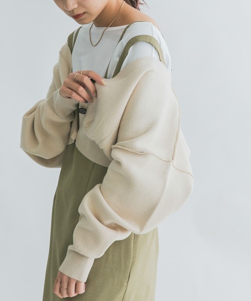 KBF（ケイビーエフ）の「ダブルフェイスショートニットカーディガン（カーディガン/ボレロ・レディース・ベージュ/ネイビー/グレー・ONE）」の11枚目の写真