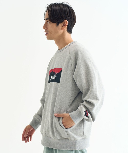 NANGA（ナンガ）の「ECO HYBRID BOX LOGO  SWEATSHIRT/エコハイブリッドボックスロゴスウェットシャツ（スウェット・メンズ・ライトグレー/ホワイト/ブラック/オートミール/グレー×サックスブルー/ホワイト×ピンク・S/M/L/XL）」の7枚目の写真
