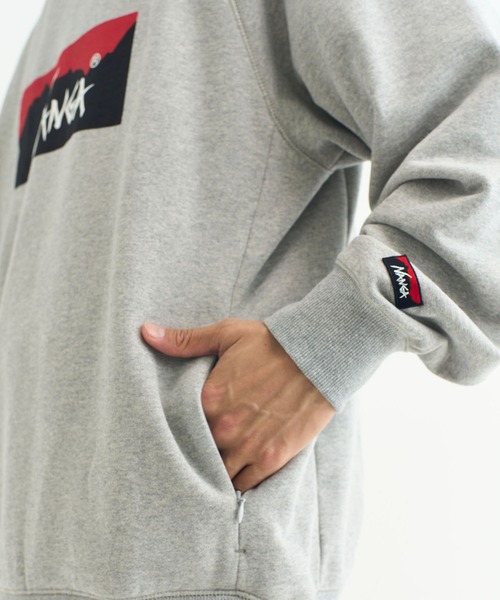 NANGA（ナンガ）の「ECO HYBRID BOX LOGO  SWEATSHIRT/エコハイブリッドボックスロゴスウェットシャツ（スウェット・メンズ・ライトグレー/ホワイト/ブラック/オートミール/グレー×サックスブルー/ホワイト×ピンク・S/M/L/XL）」の15枚目の写真