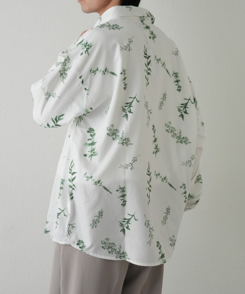 COLONY 2139（コロニートゥーワンスリーナイン）の「リーフ柄長袖シャツ（シャツ/ブラウス・メンズ・ホワイト/ブラック・MEDIUM/LARGE）」の8枚目の写真