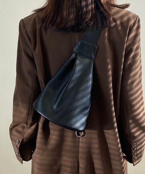 yuue' ( wear )(ユーイ)の「レザーショルダーバッグ(ショルダーバッグ・レディース・ブラック/レッド・FREE)」の10枚目の写真