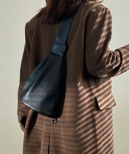 yuue' ( wear )(ユーイ)の「レザーショルダーバッグ(ショルダーバッグ・レディース・ブラック/レッド・FREE)」の8枚目の写真