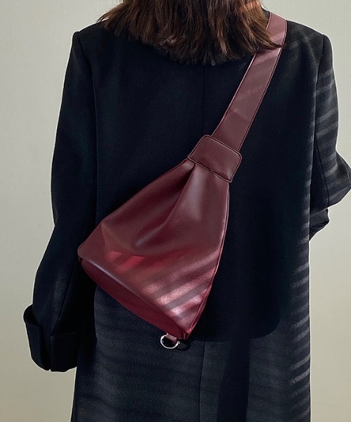 yuue' ( wear )(ユーイ)の「レザーショルダーバッグ(ショルダーバッグ・レディース・ブラック/レッド・FREE)」の19枚目の写真