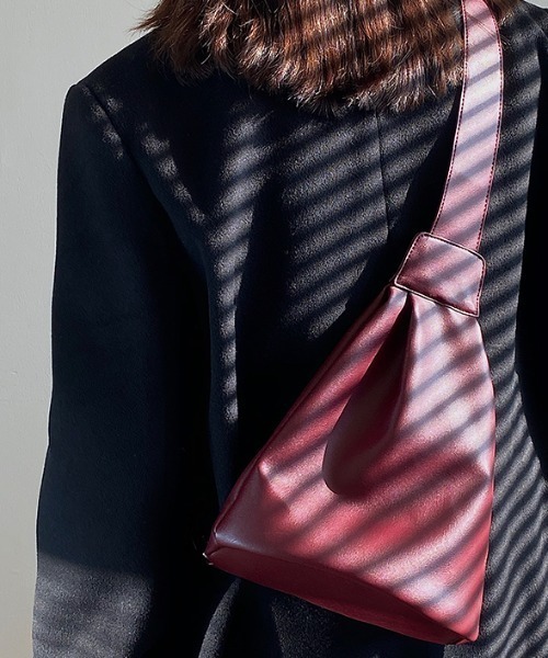 yuue' ( wear )(ユーイ)の「レザーショルダーバッグ(ショルダーバッグ・レディース・ブラック/レッド・FREE)」の13枚目の写真