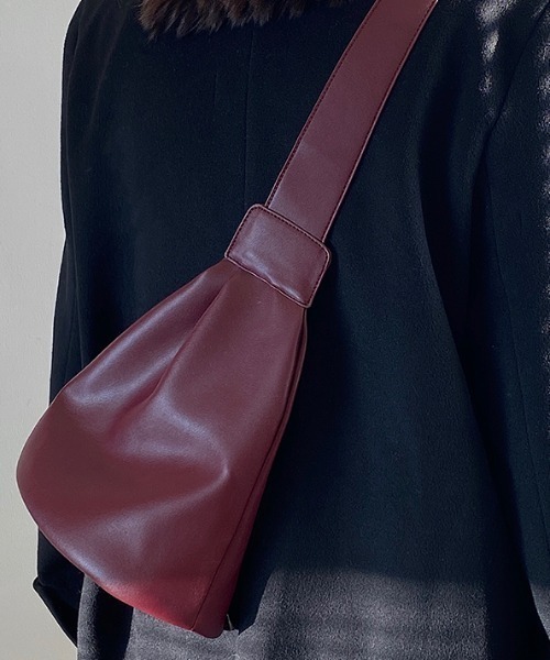 yuue' ( wear )(ユーイ)の「レザーショルダーバッグ(ショルダーバッグ・レディース・ブラック/レッド・FREE)」の6枚目の写真