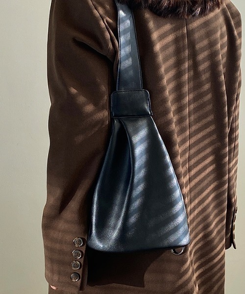 yuue' ( wear )(ユーイ)の「レザーショルダーバッグ(ショルダーバッグ・レディース・ブラック/レッド・FREE)」の18枚目の写真