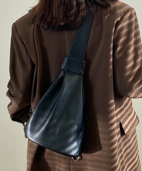 yuue' ( wear )(ユーイ)の「レザーショルダーバッグ(ショルダーバッグ・レディース・ブラック/レッド・FREE)」の9枚目の写真