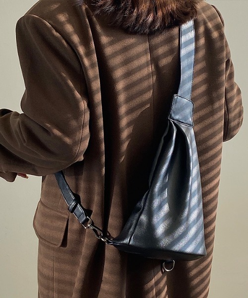 yuue' ( wear )(ユーイ)の「レザーショルダーバッグ(ショルダーバッグ・レディース・ブラック/レッド・FREE)」の20枚目の写真