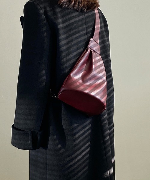 yuue' ( wear )(ユーイ)の「レザーショルダーバッグ(ショルダーバッグ・レディース・ブラック/レッド・FREE)」の7枚目の写真